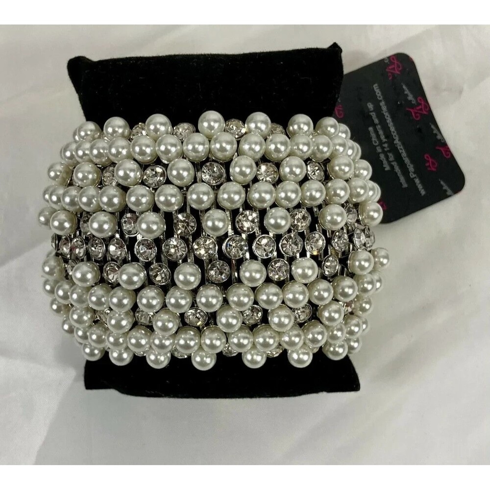 One in a Billionaire- Paparazzi Zi Collection pearl bracelet,🔥RARE FIND!
